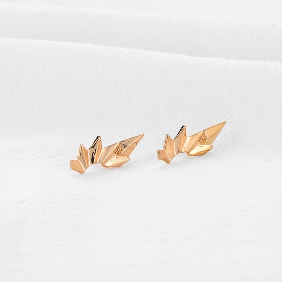 Absolutely stunning bohemian retro geometric wings shape gold stud earring - Picture 2 of 5